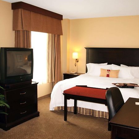 Hampton Inn & Suites Laval Exterior photo