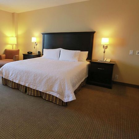 Hampton Inn & Suites Laval Exterior photo