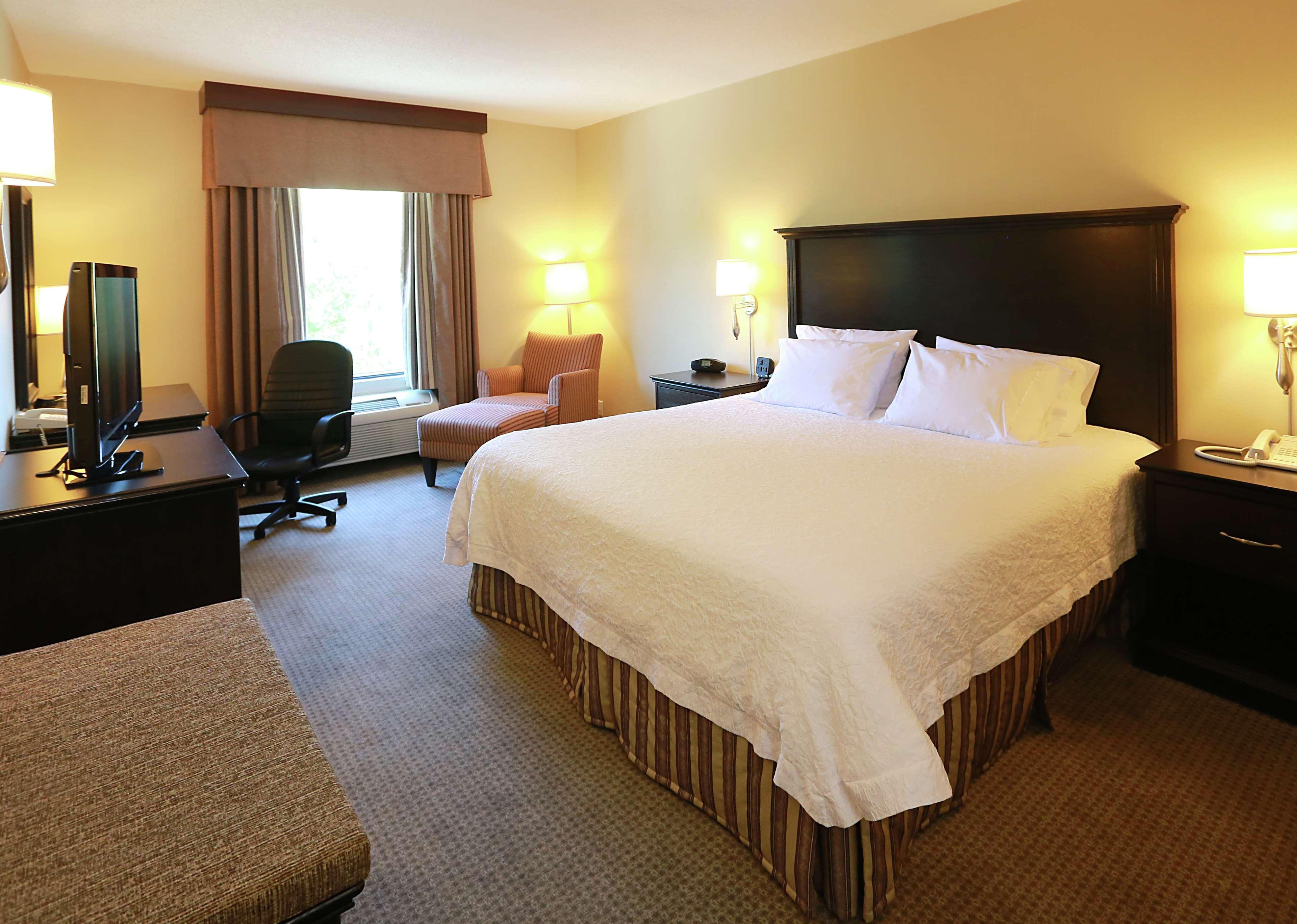 Hampton Inn & Suites Laval Exterior photo