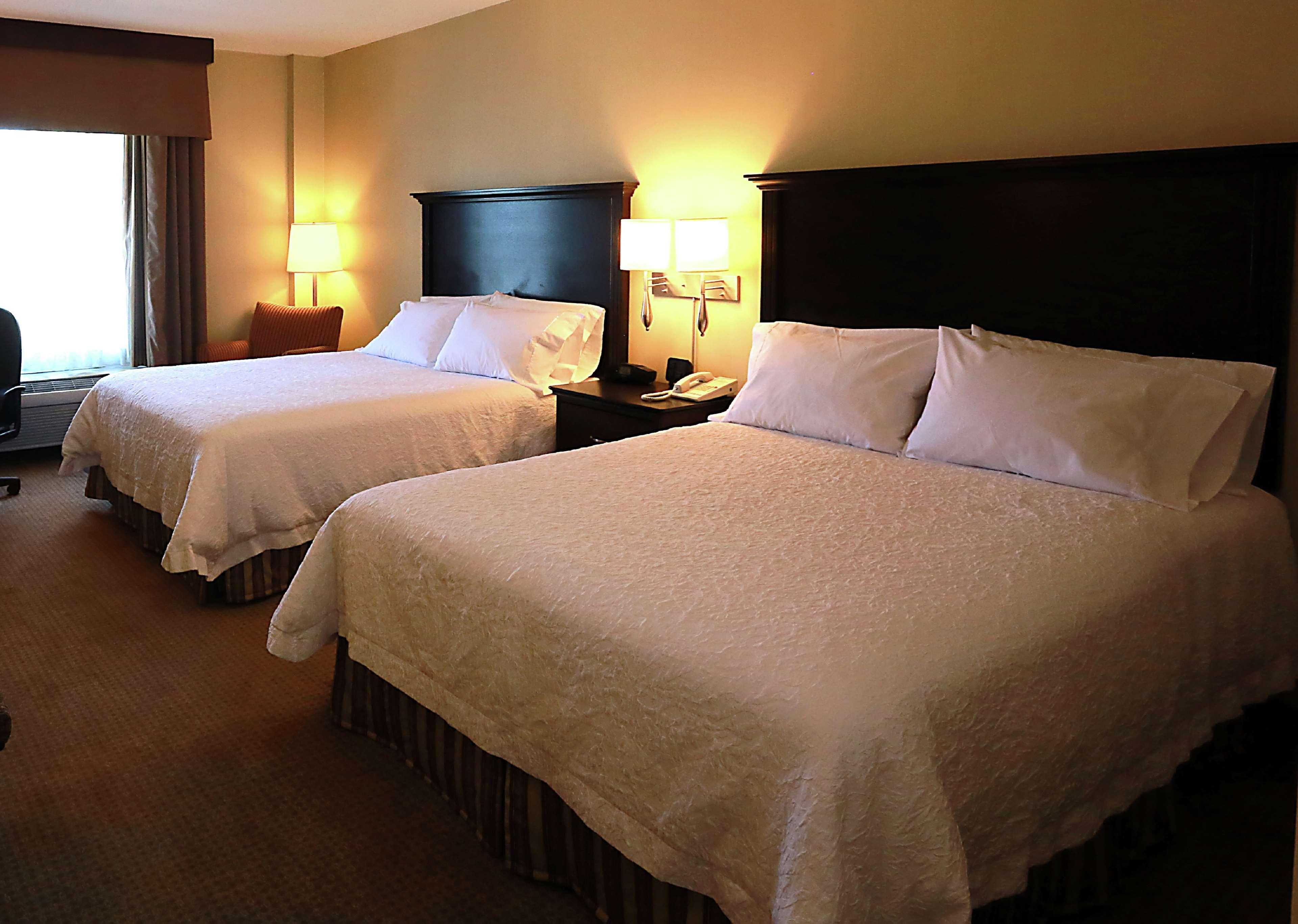 Hampton Inn & Suites Laval Exterior photo