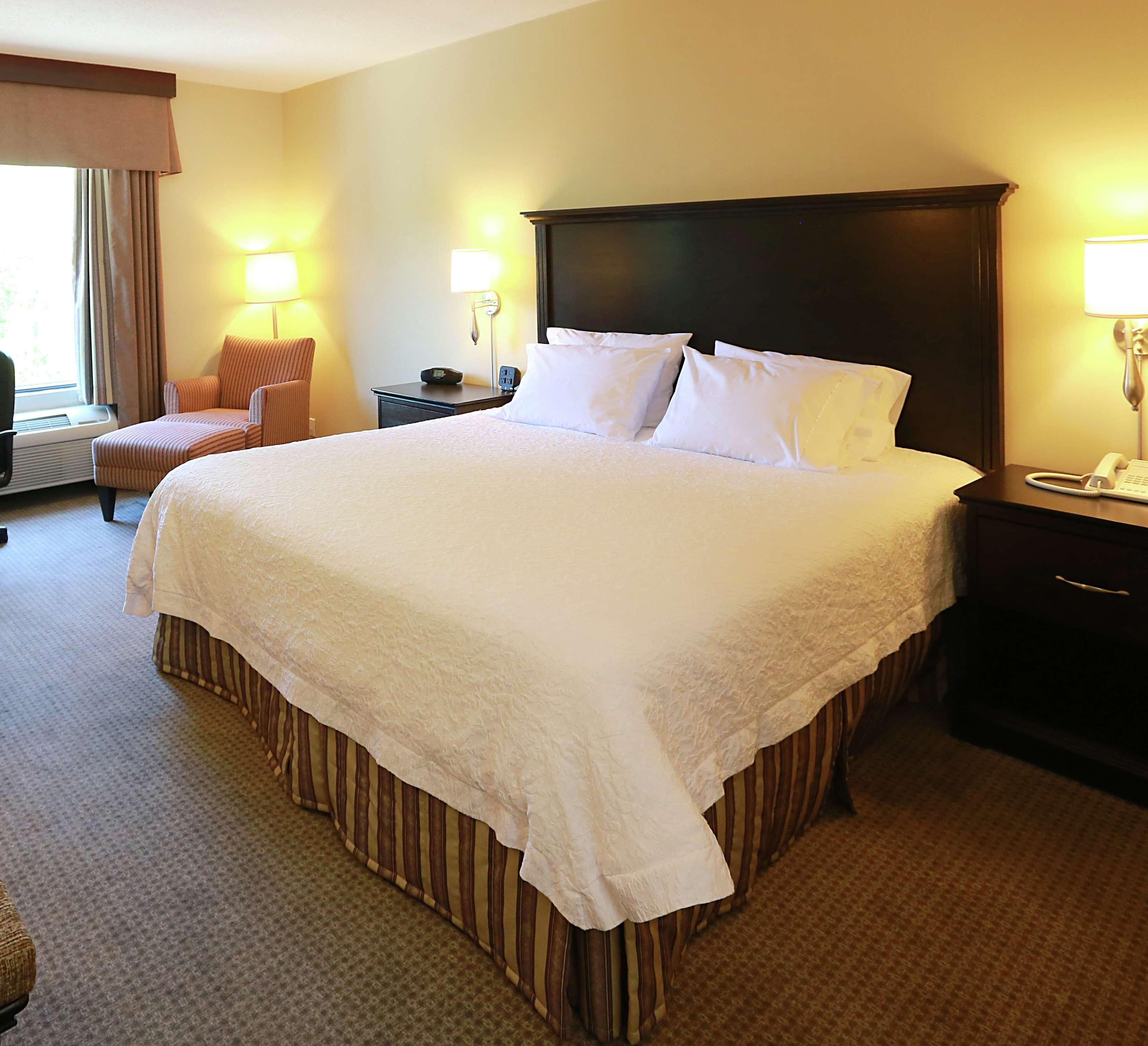 Hampton Inn & Suites Laval Exterior photo