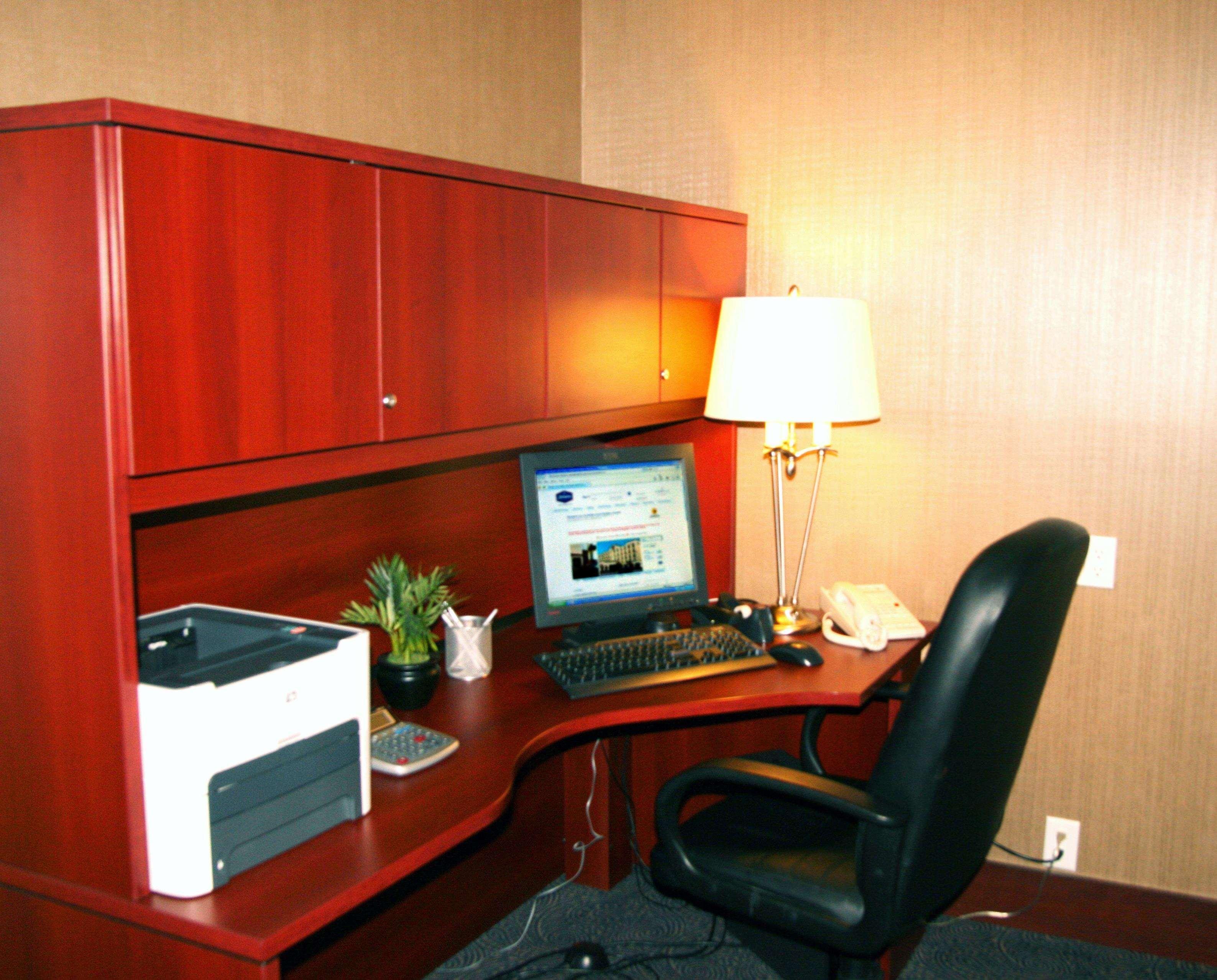 Hampton Inn & Suites Laval Exterior photo