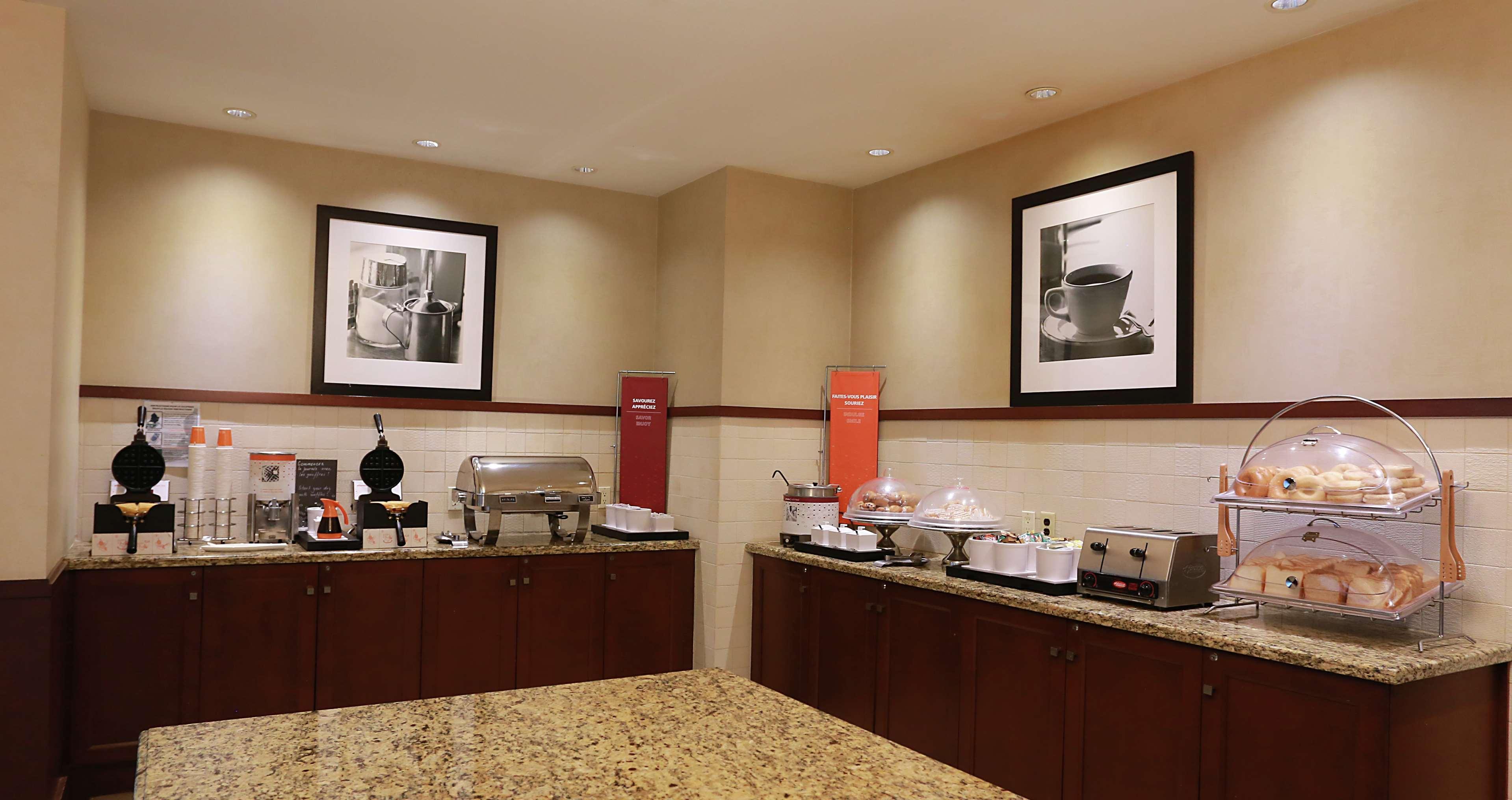 Hampton Inn & Suites Laval Exterior photo