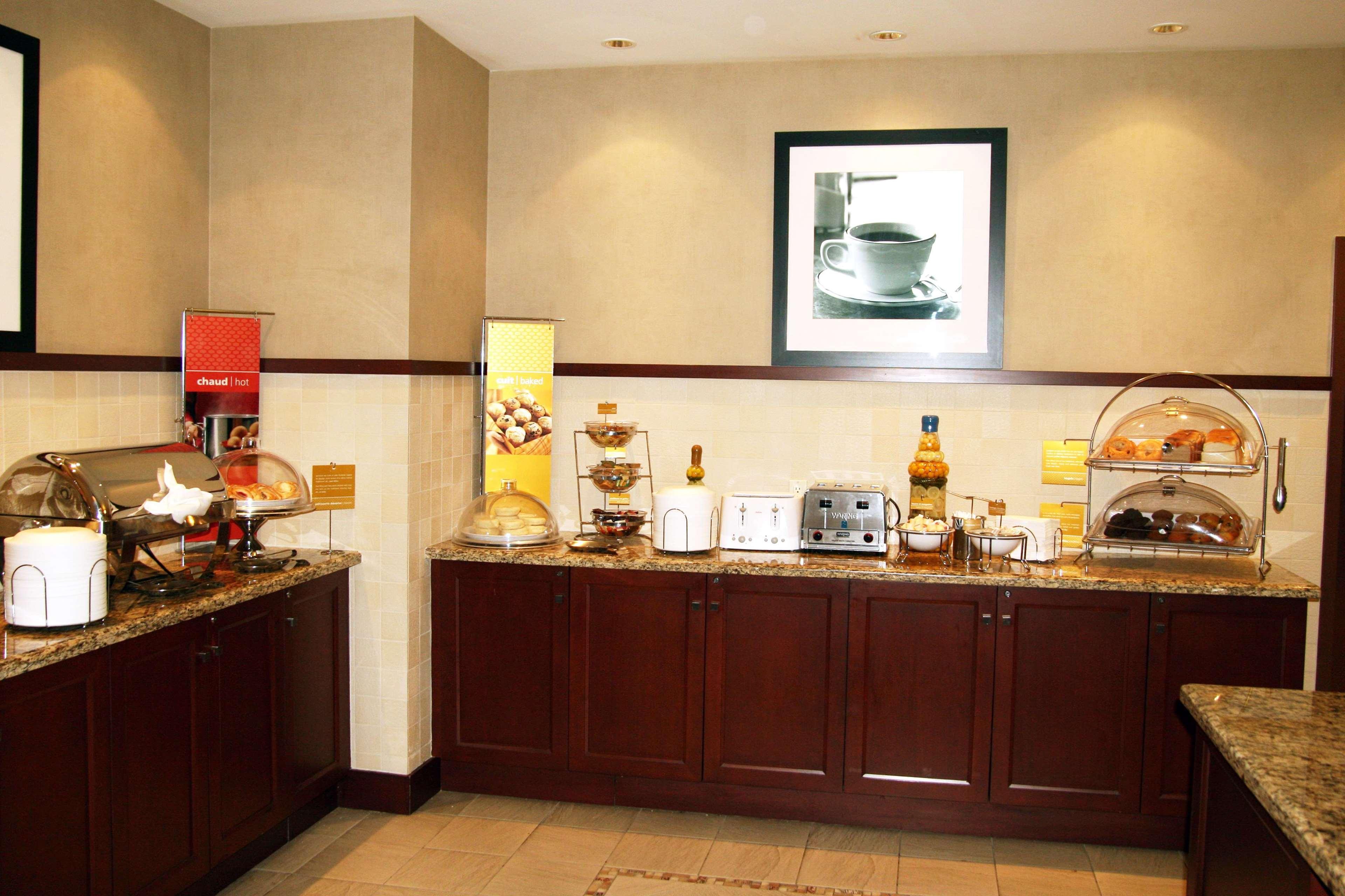 Hampton Inn & Suites Laval Exterior photo