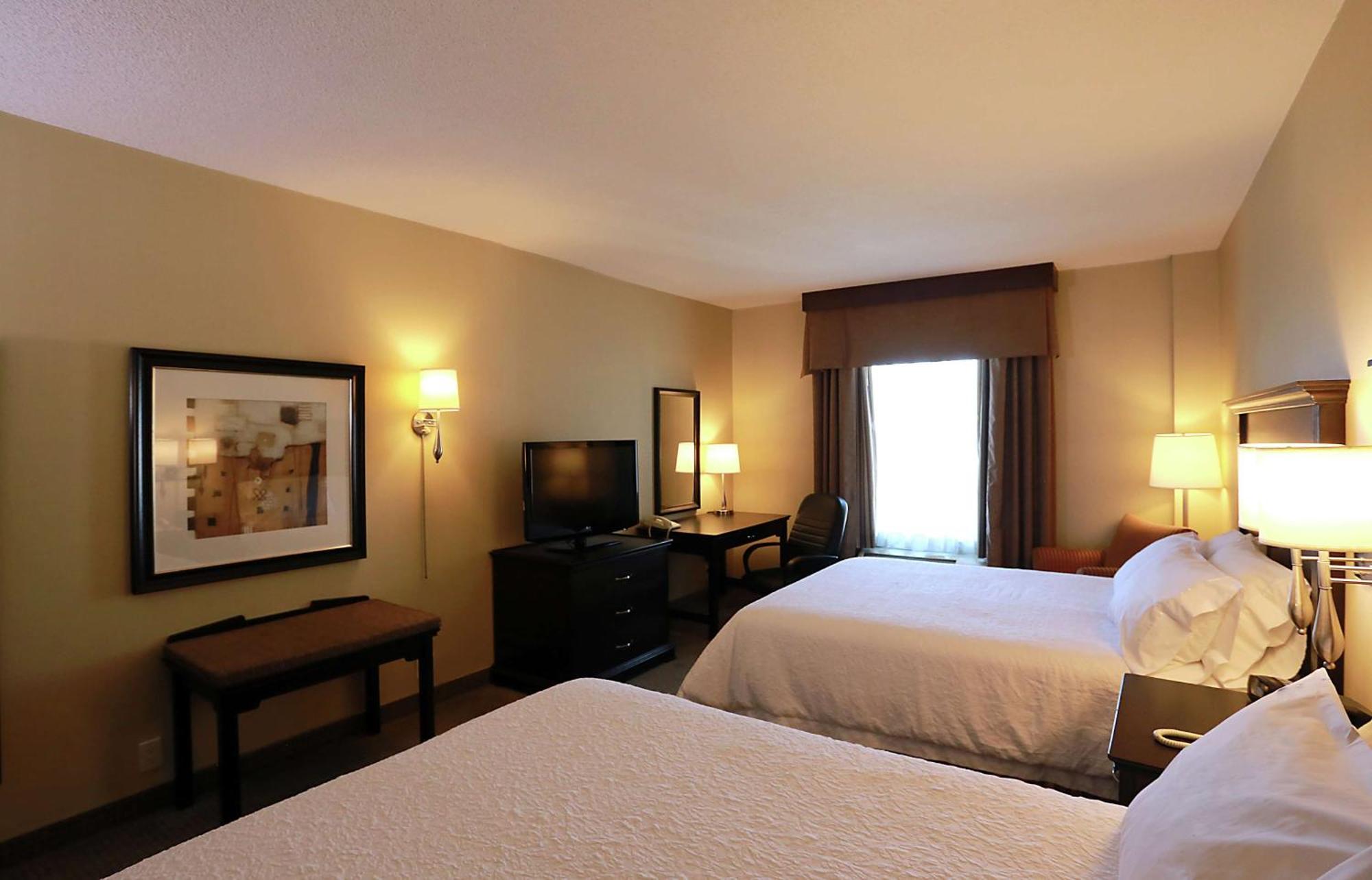 Hampton Inn & Suites Laval Exterior photo