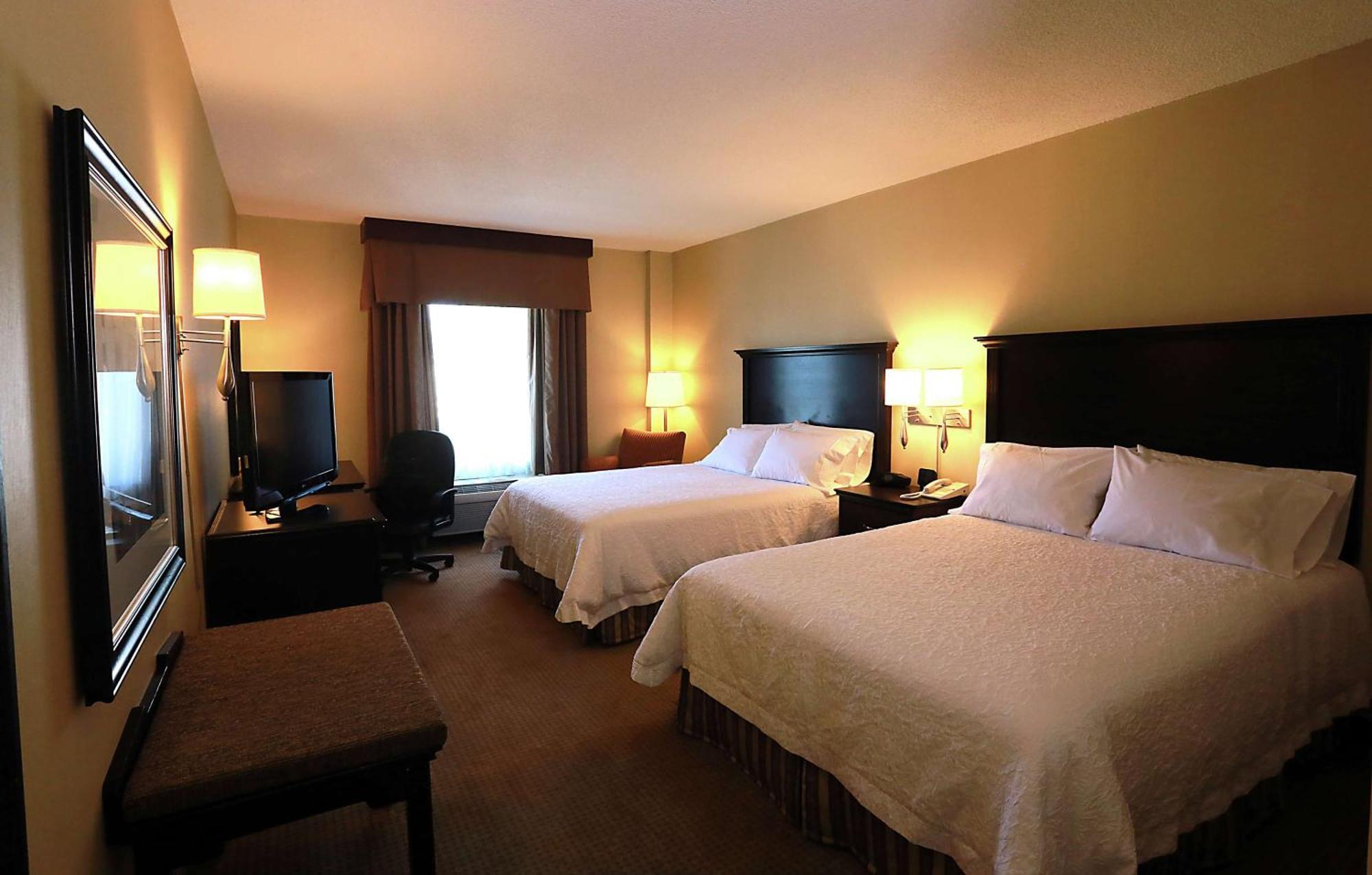 Hampton Inn & Suites Laval Exterior photo