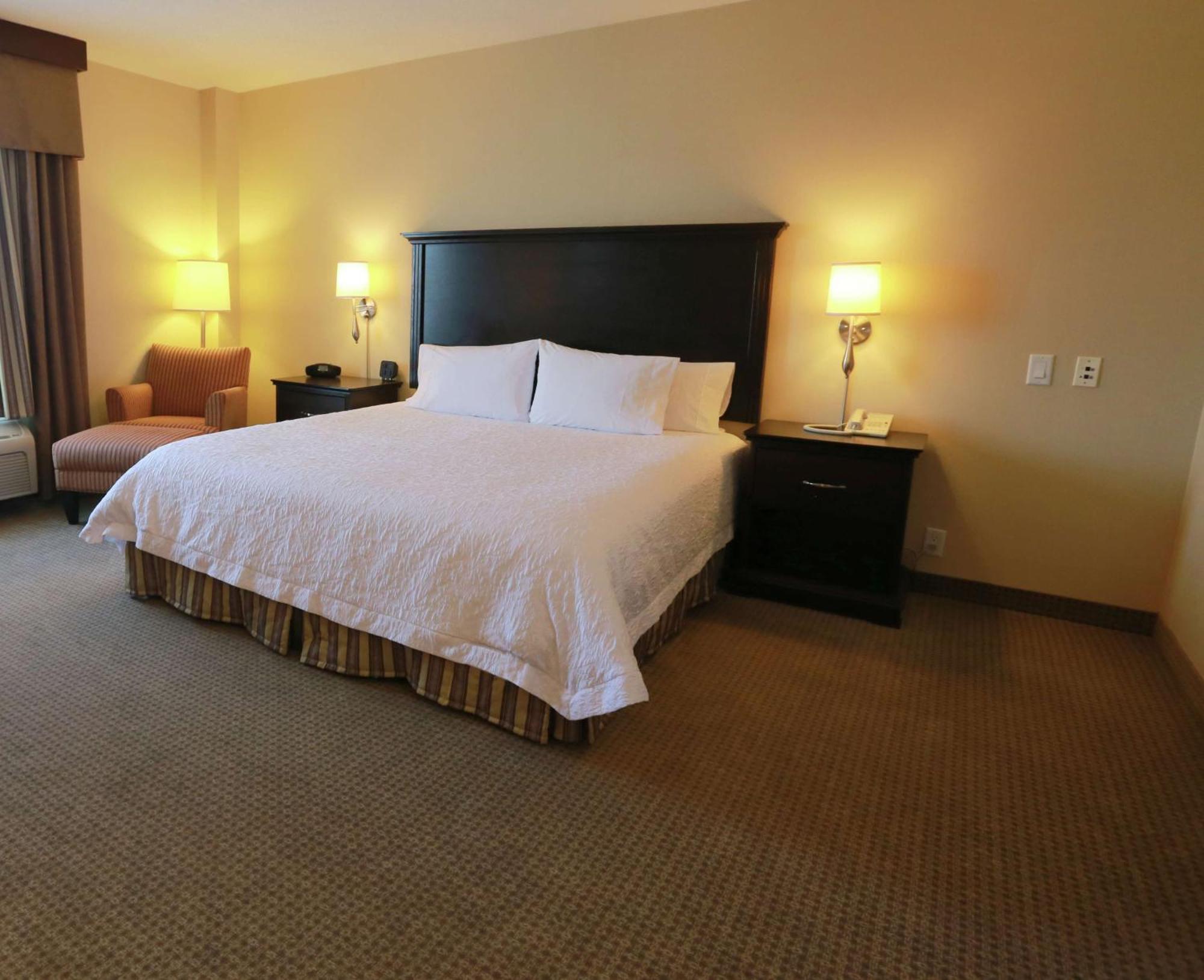 Hampton Inn & Suites Laval Exterior photo