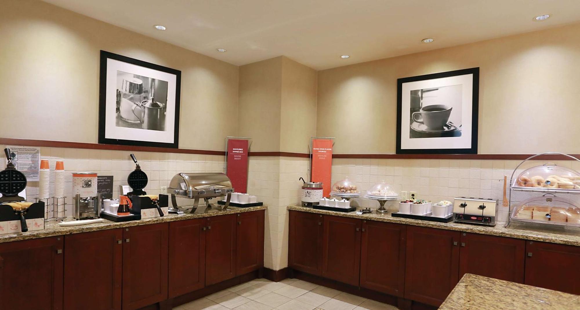 Hampton Inn & Suites Laval Exterior photo