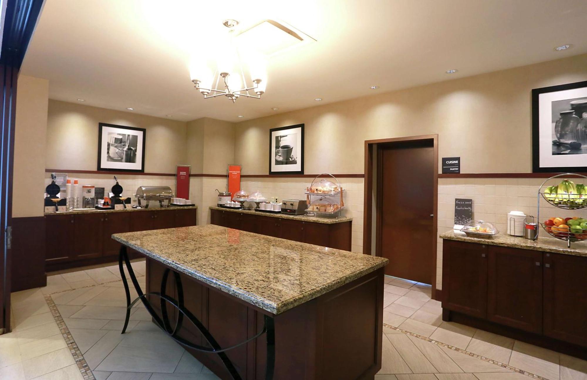 Hampton Inn & Suites Laval Exterior photo