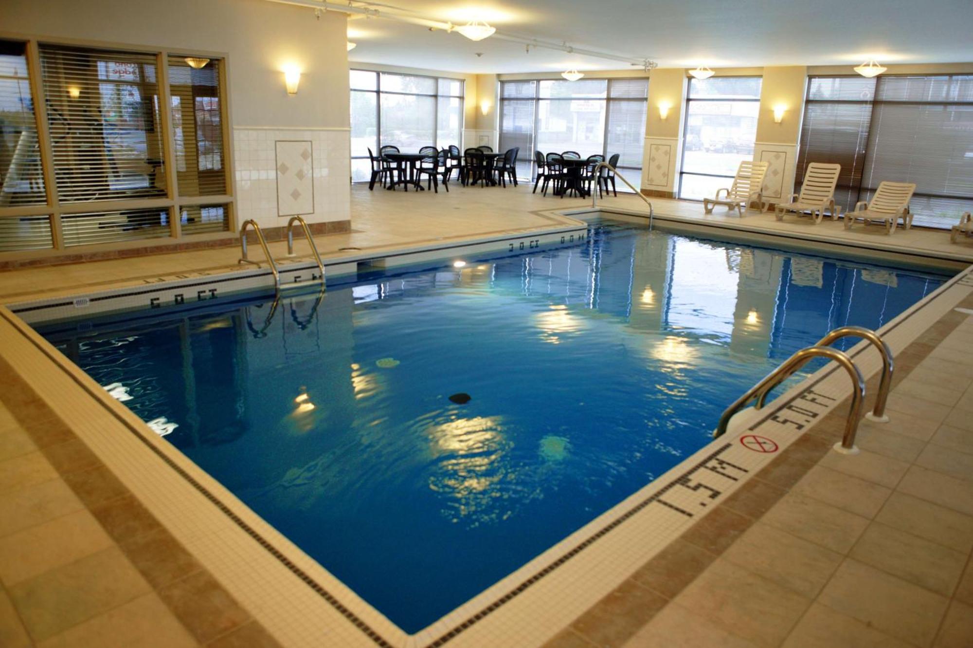 Hampton Inn & Suites Laval Exterior photo